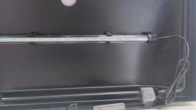 Крышка-светильник для аквариума 35 литров с размерами 51*27 см, черная смотреть онлайн