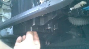 Как поменять салонный фильтр на Мазда премаси 2002 г.