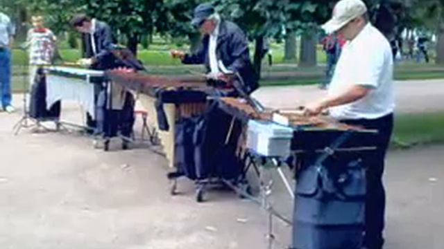 Уличные музыканты - Ансамбль "Четыре четверти" в Петергофе - Шопен смотреть онлайн
