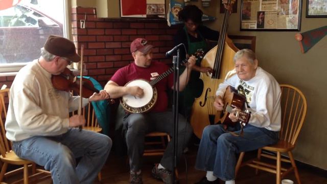 Giles Mountain String Band on WNRV Jamboree: Poplar Pole смотреть онлайн