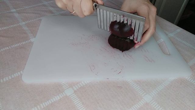 Салат из свеклы. Рецепт салата на праздничный стол. смотреть онлайн