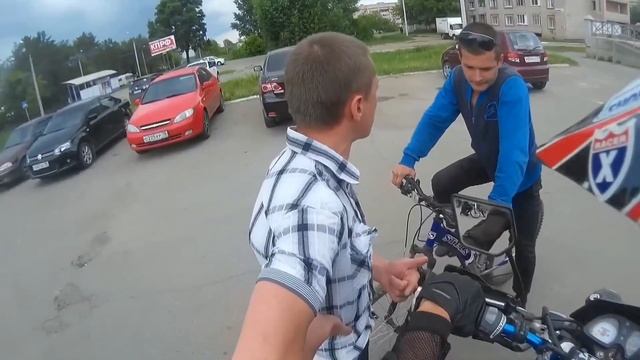 Они не знали,что их снимает скрытая камера.Самонадеянные пешеходы, вас снимает скрытая камера! смотреть онлайн