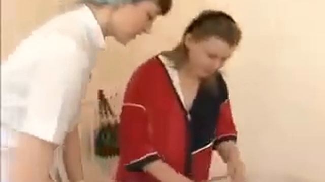 Как пеленать новорожденного , свободное пеленание смотреть онлайн