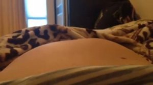 8 months pregnant baby moving малыш шевелится