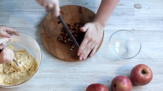 Это не просто ШАРЛОТКА! Это немецкий яблочный пирог. Лучший рецепт шарлотки с яблоками. смотреть онлайн