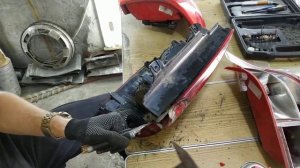 Как разобрать любой задний стоп сигнал