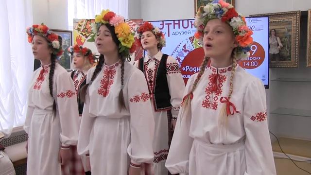 «В кругу друзей» на разных языках смотреть онлайн