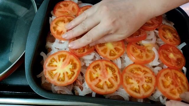 МЯСО ПО-ФРАНЦУЗСКИ С ПОМИДОРАМИ И КАРТОШКОЙ смотреть онлайн