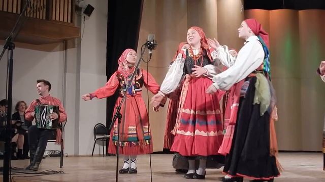 RUSSIAN TRADITIONAL SINGING AND DANCING - "Chastushki" (ACCORDION) смотреть онлайн