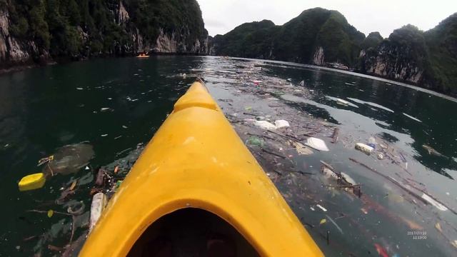 Ha Long Bay, Vietnam: Trash in Ocean Awareness смотреть онлайн