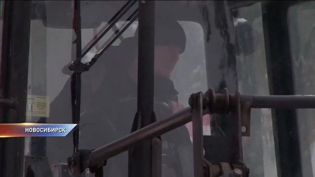 На уборку дорог от снега вышли даже сотрудники метрополитена смотреть онлайн