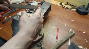 Правильно насаживаем топор на топорище. Лучший способ насадки топора. Топор больше не слетит.