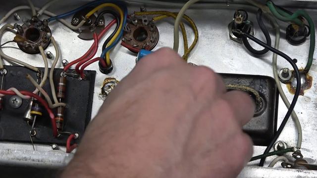 How to replace bad tube sockets Check Bias Fender Silver Face Champ Class A 6V6 tube guitar amp смотреть онлайн