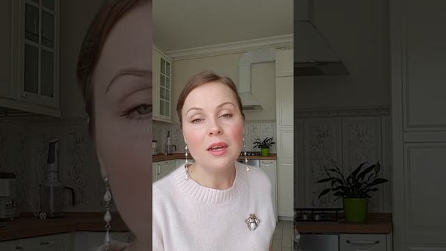 КАК ПРАВИЛЬНО СОЧЕТАТЬ ЦВЕТА - АХРОМАТЫ. Добавляем в образ серый, черный, белый смотреть онлайн