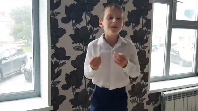 Страна читающая — Иван Брезин читает произведение «Учителю» М. Карима смотреть онлайн