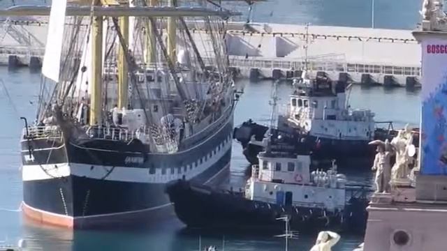 Учебно тренировочное судно «Крузенштерн» прибыло в Сочи. смотреть онлайн