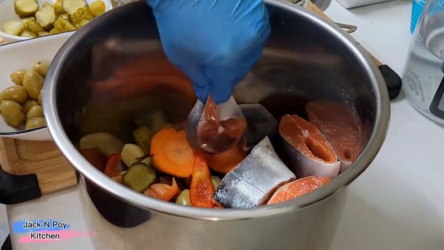 SPANISH STYLE SALMON SARDINES / CATCH AND COOK / Jack N Poy Kitchen смотреть онлайн