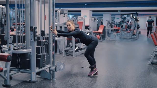 Ягодичные махи в кроссовере смотреть онлайн