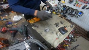 ТЕЧЕТ БЕНЗИН С БЕНЗОПИЛЫ ?? Почему ??? Как устранить!!! РемПрост