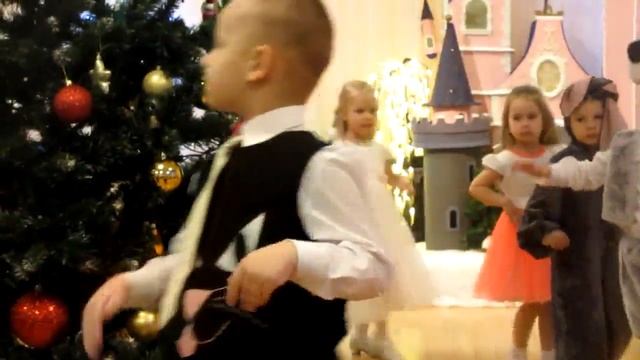 Елка в садике " Солнышко" часть 2. смотреть онлайн