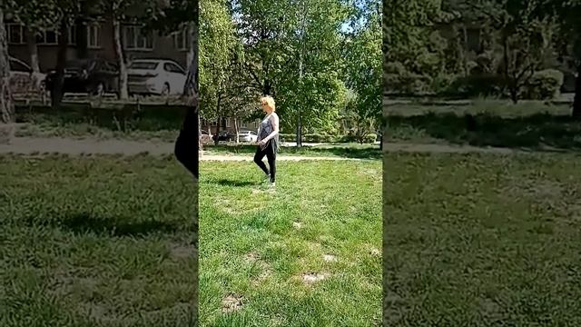 Красивый топ из больших квадратных мотивов крючком. смотреть онлайн