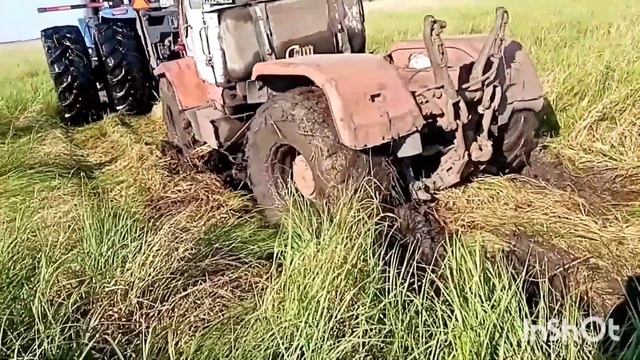 Застряли 3 трактора в болоте. New Holland вытаскивать т-150 и 2 БЕЛАРУСА. Разбили фару на мтз смотреть онлайн