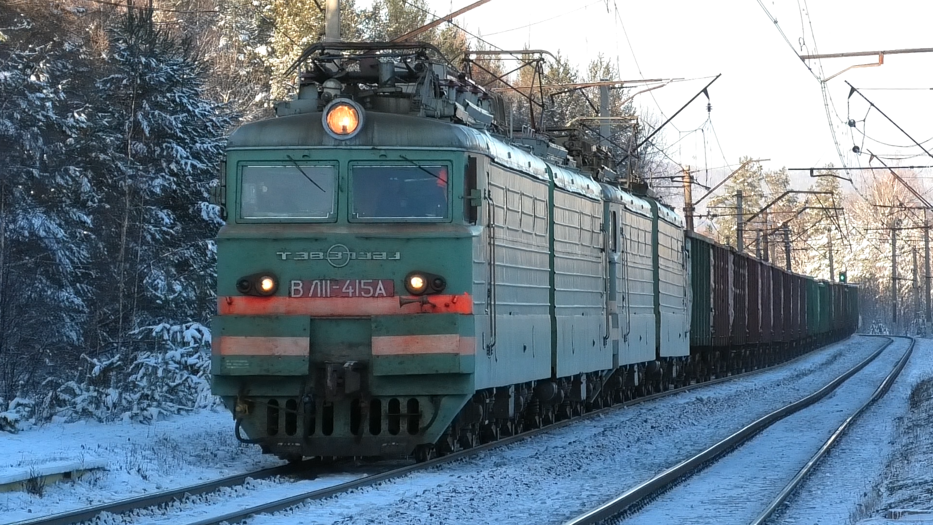 "Супер СМЕТ". ВЛ11-415/414 Б/443 А с грузовым поездом следует через о.п. Калиново смотреть онлайн