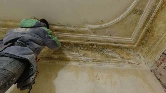 2. "170 кв. м." Расчистка лепнины. Масляная краска и мел. Смывка Abbeizer BA UNI. 01.01-09.02.2022 смотреть онлайн