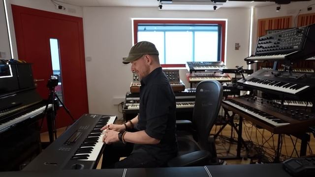 Korg M1 Unboxing & Jam смотреть онлайн