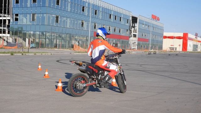 3 simple motorcycle exercises for a BEGINNER RIDER смотреть онлайн