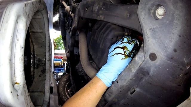 ⫷ Toyota 2AZ-FE 2.4L oil and Filter change. Camry, Scion, Highlander, Vibe, and more ⫸ смотреть онлайн