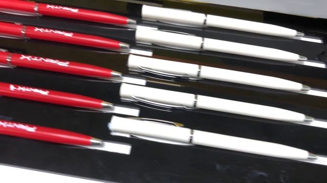 Печать на ручках на УФ принтере с помощью кондуктора (ложемента) смотреть онлайн