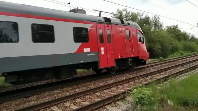 пригородный поезд ЭП2Д-0102 с сообщением Наумовка-Белгород прибывает на станцию дмитротарановка смотреть онлайн