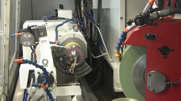 ID and OD grinding of a bearing ring on a STUDER S31 grinding machine