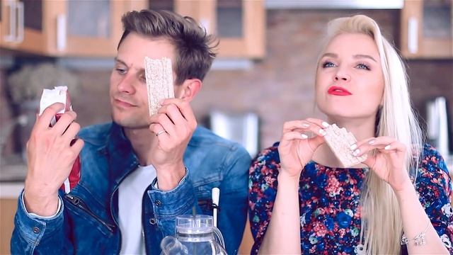 Пробуем Украинскую Еду! Trying Ukrainian Food! смотреть онлайн