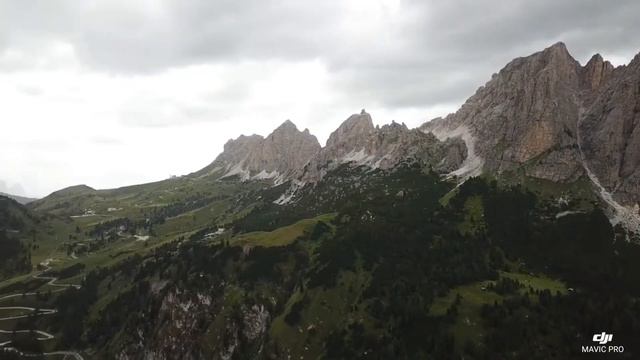 Панорама долины Alta Badia в Доломитах смотреть онлайн