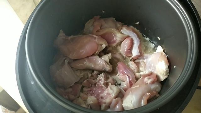 Тушёный кролик в мультиварке с луком и морковью. смотреть онлайн