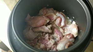 Тушёный кролик в мультиварке с луком и морковью.