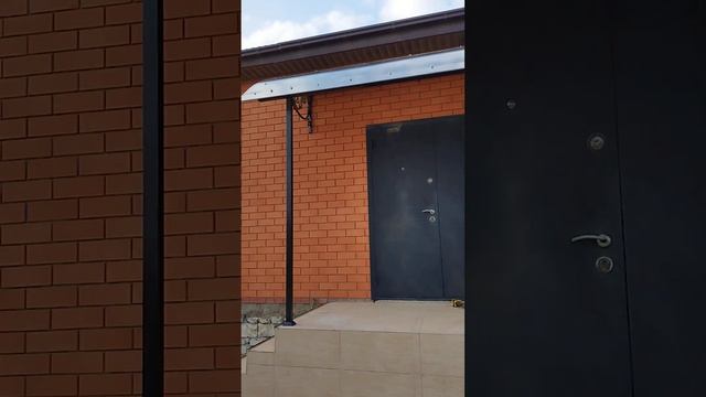 навес над дверью.