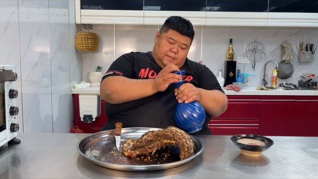 蒜香烤羊排配美酒，胖哥和新烤箱大战三回，这次要吃过瘾咯！【胖猴仔】 смотреть онлайн