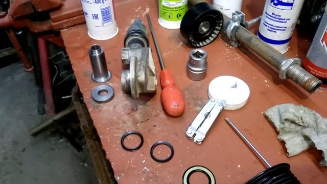 Относительно смазки натяжителя ремня и износа пальца в втулке смотреть онлайн