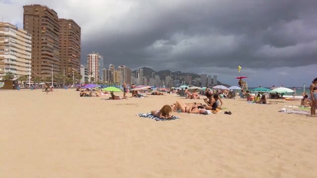 Benidorm - beach walk along the coast - Summer time Spain, Summer 2023 [4K 60FPS] смотреть онлайн