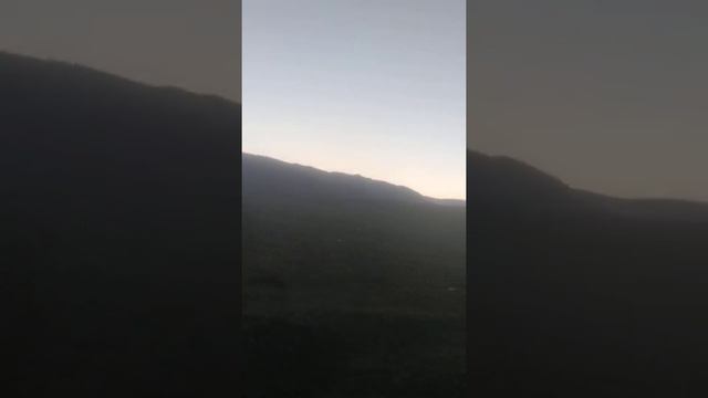 НЛО над полем пролетают летающие тарелки смотреть онлайн