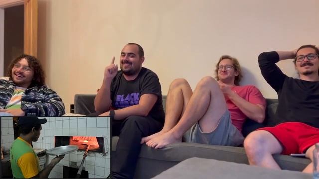 ITALIAN FRIENDS REACT: Mestre Da Pizza смотреть онлайн