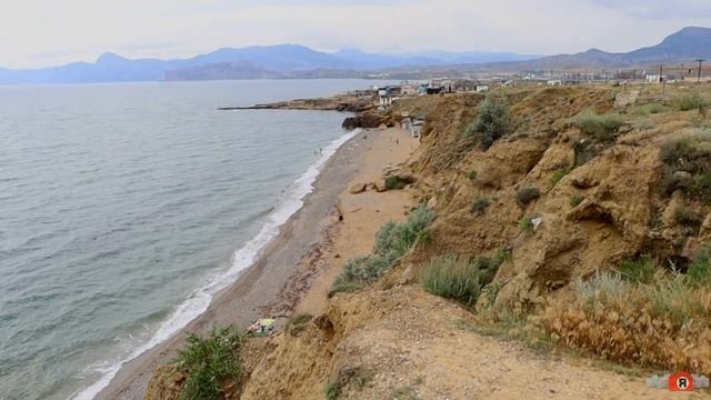 Бухта Капсель в середине июня 2023 года. Побережье у мыса Меганом в Крыму смотреть онлайн