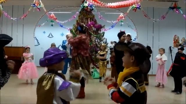 Новогодний карнавал смотреть онлайн