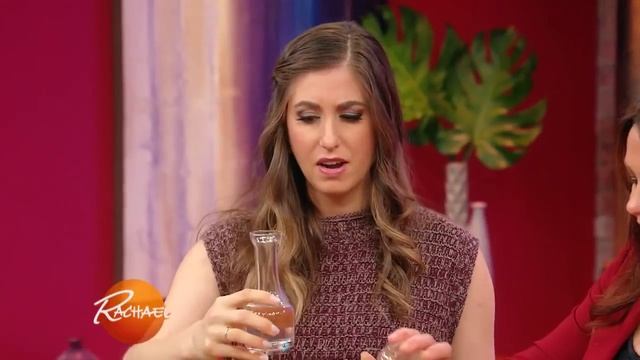 This Is the BEST Way to Clean a Mirror | Rachael Ray Show смотреть онлайн