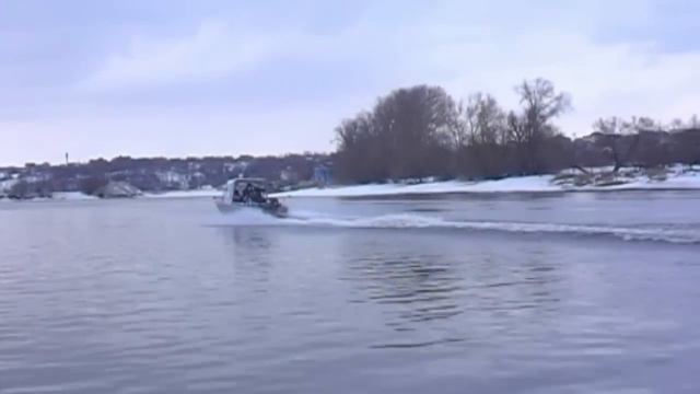 Уралъ 555 Evinrude E-TEC 130 смотреть онлайн