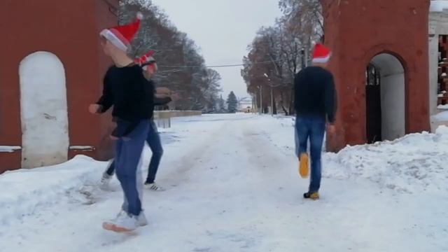 Предновогоднее видео Cutting Shapes/Shuffle Dance смотреть онлайн