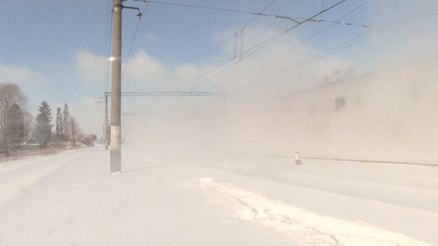 Тепловоз ТЭП70-0229 на ст. Лагеди / TEP70-0229 passing Lagedi station смотреть онлайн